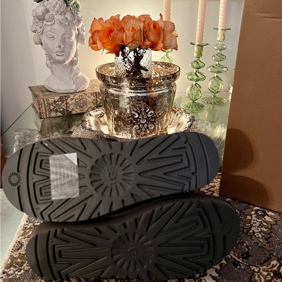 NIB UGG Classic Short II - Women Size 8 - Picture 7 of 12